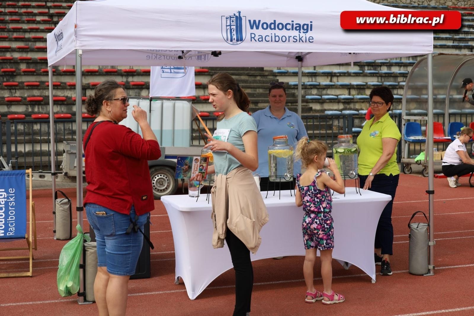 Zdjęcie w galerii na portalu naszraciborz.pl: Nie tylko czytają, ale i biegają. II Bieg z książką za nami wiadomości z regionu