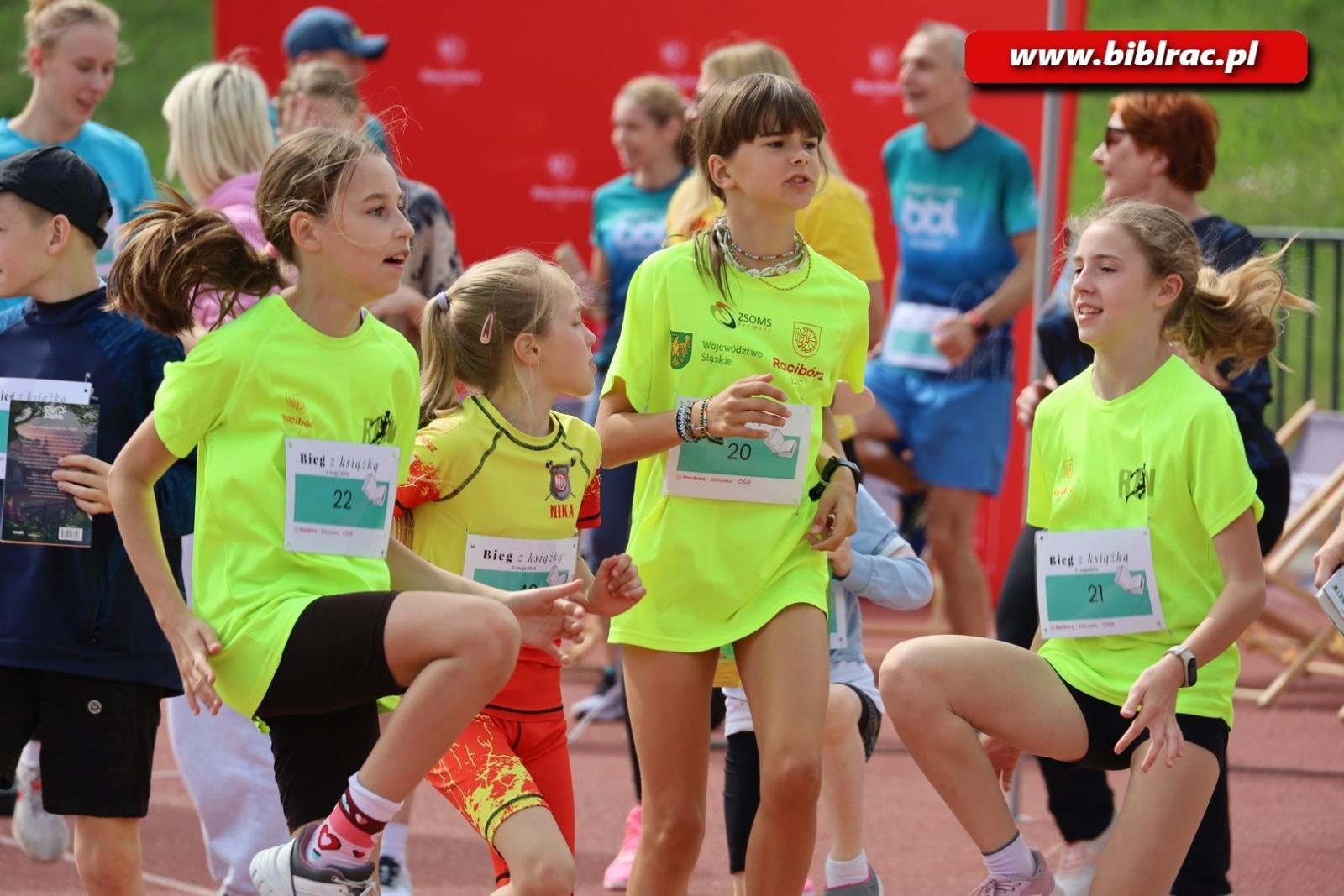 Zdjęcie w galerii na portalu naszraciborz.pl: Nie tylko czytają, ale i biegają. II Bieg z książką za nami wiadomości z regionu