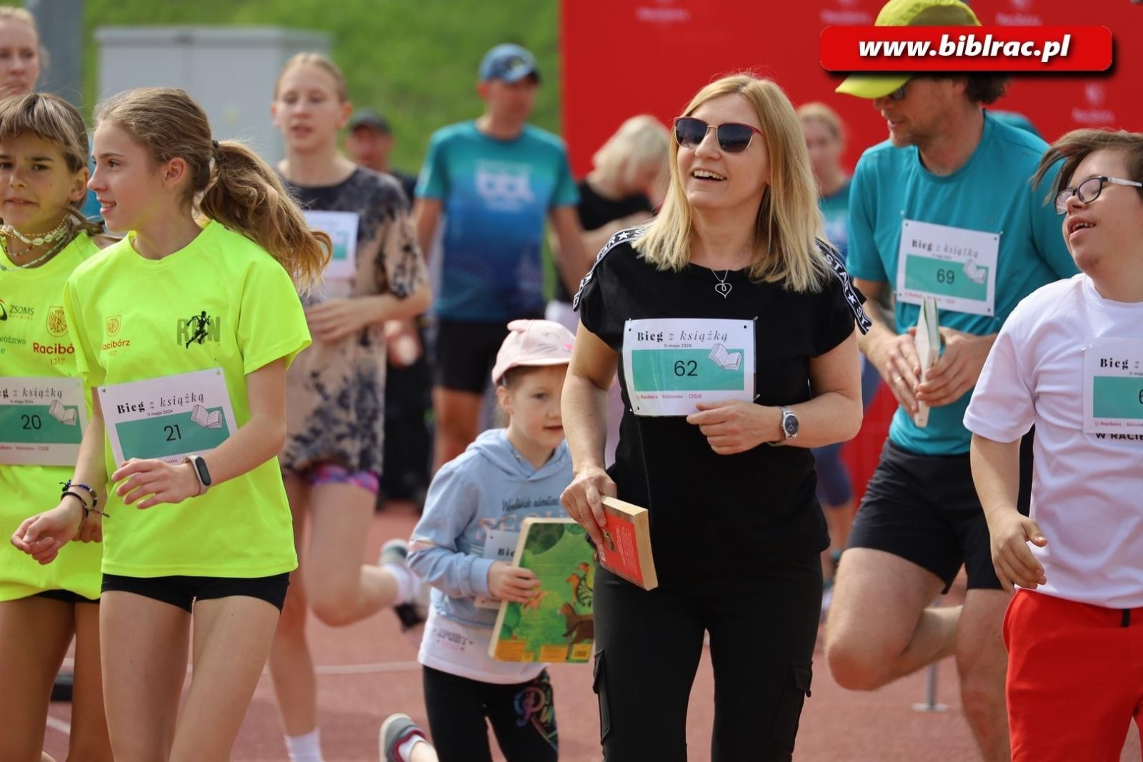 Zdjęcie w galerii na portalu naszraciborz.pl: Nie tylko czytają, ale i biegają. II Bieg z książką za nami wiadomości z regionu
