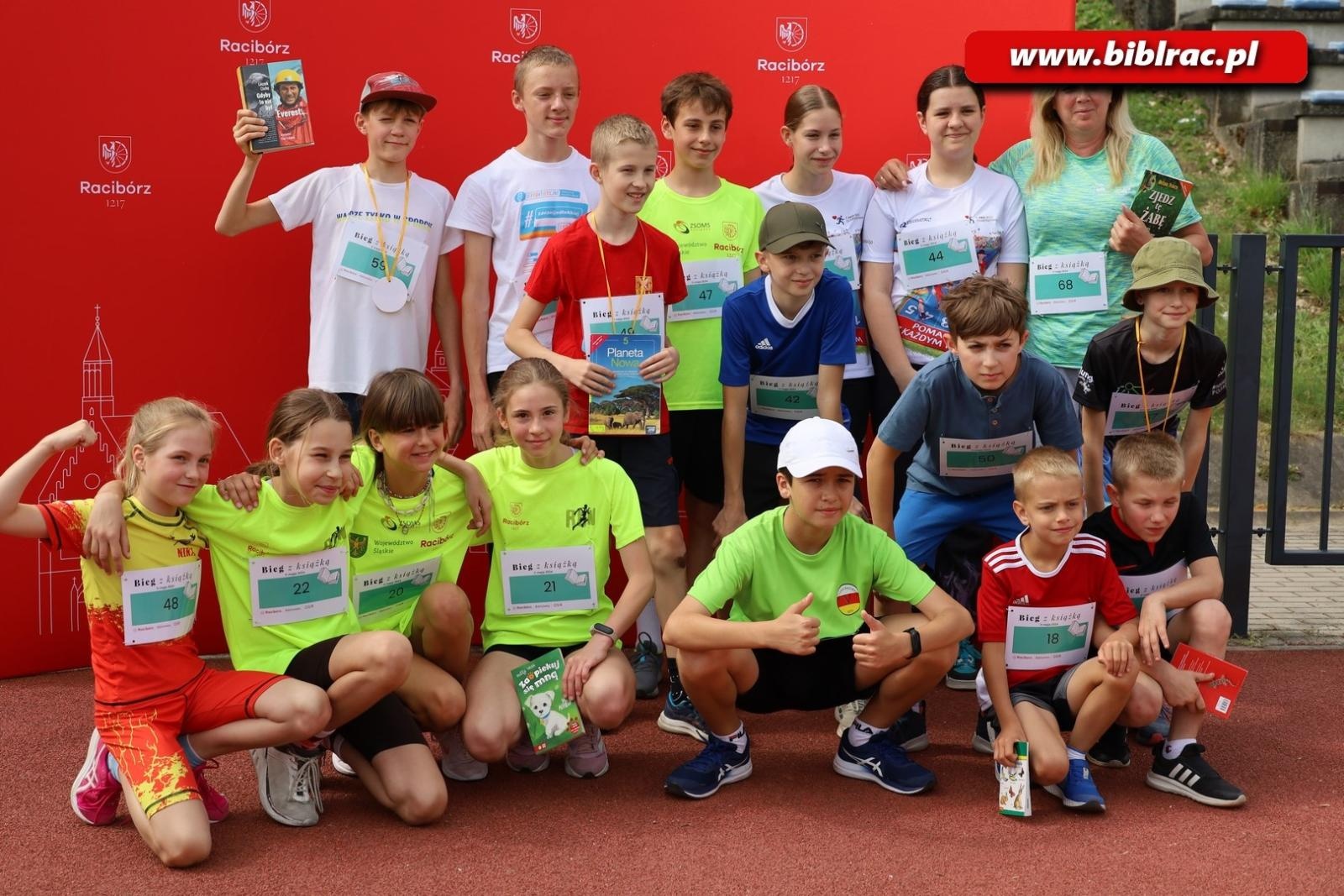 Zdjęcie w galerii na portalu naszraciborz.pl: Nie tylko czytają, ale i biegają. II Bieg z książką za nami wiadomości z regionu