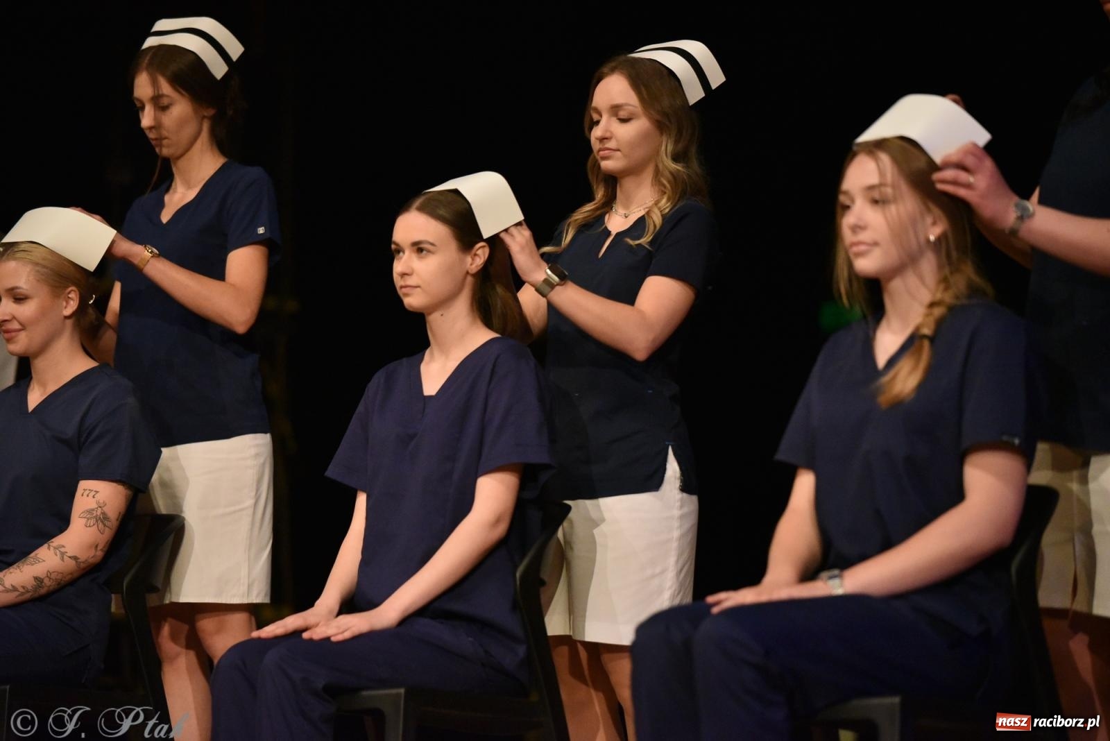 Zdjęcie w galerii na portalu naszraciborz.pl: Pierwszy stopień wtajemniczenia. Czepkowanie w raciborskiej ANS [FOTO i WIDEO] wiadomości z regionu