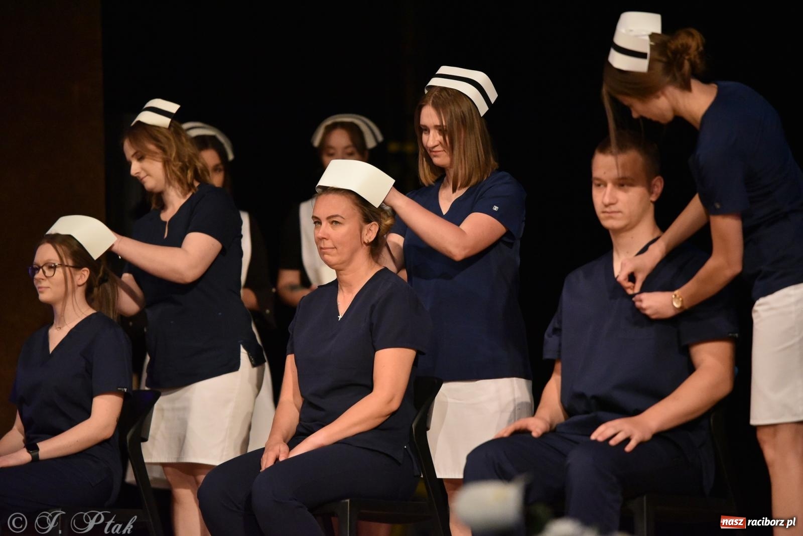 Zdjęcie w galerii na portalu naszraciborz.pl: Pierwszy stopień wtajemniczenia. Czepkowanie w raciborskiej ANS [FOTO i WIDEO] wiadomości z regionu