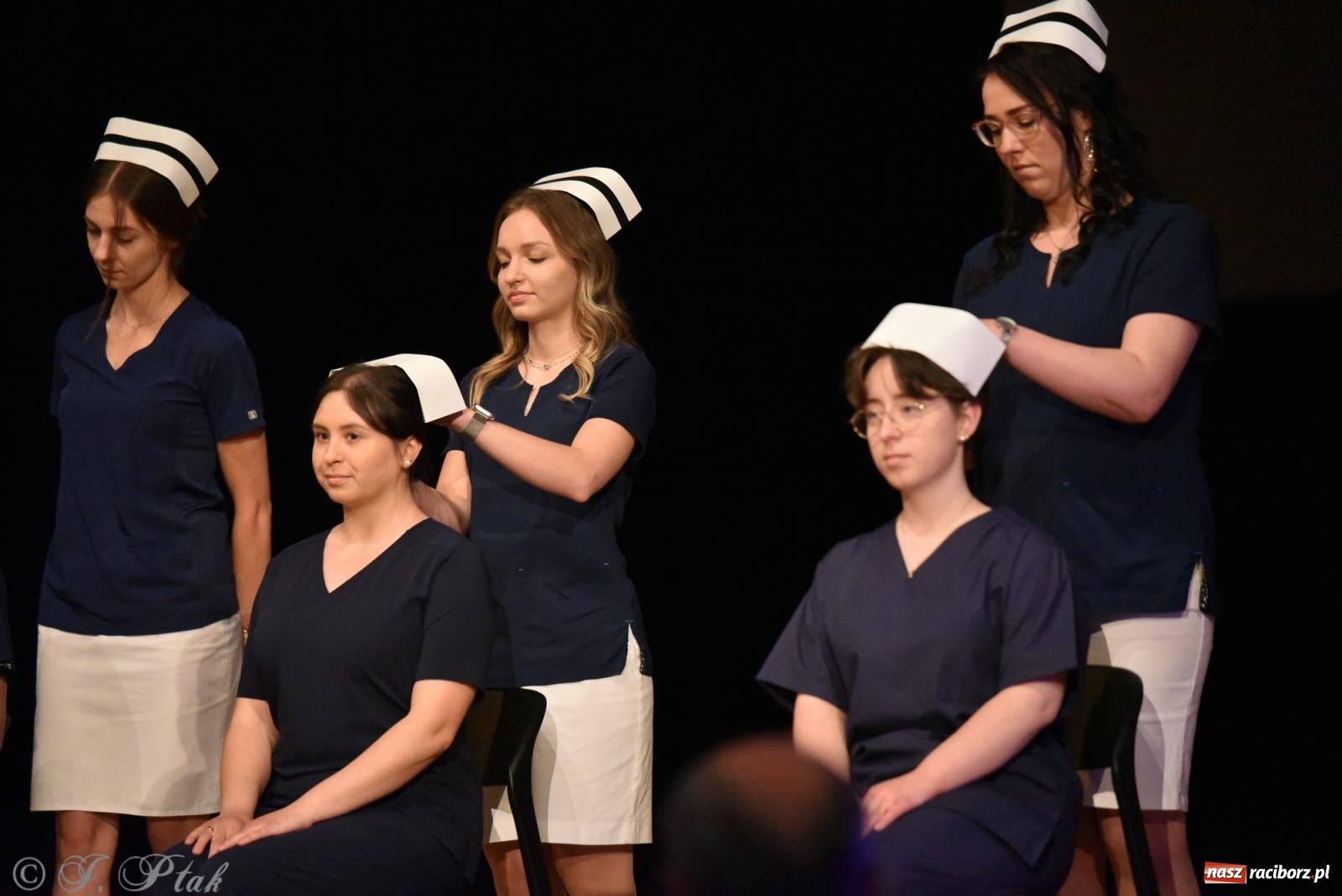 Zdjęcie w galerii na portalu naszraciborz.pl: Pierwszy stopień wtajemniczenia. Czepkowanie w raciborskiej ANS [FOTO i WIDEO] wiadomości z regionu