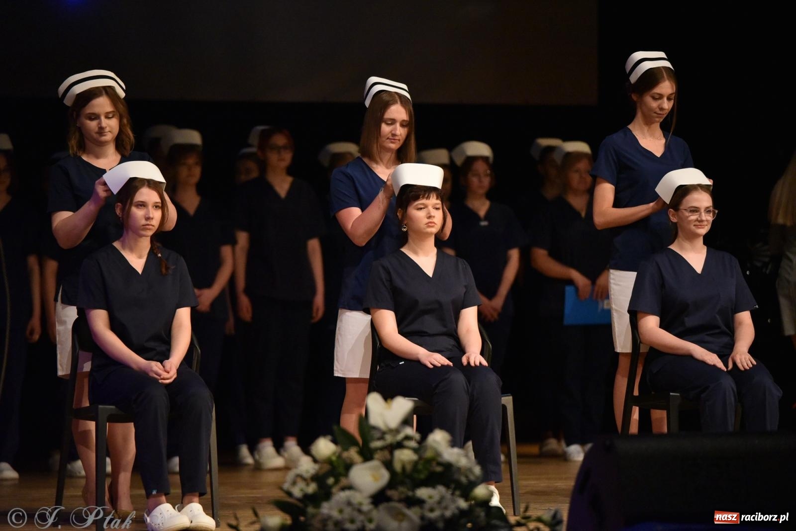 Zdjęcie w galerii na portalu naszraciborz.pl: Pierwszy stopień wtajemniczenia. Czepkowanie w raciborskiej ANS [FOTO i WIDEO] wiadomości z regionu