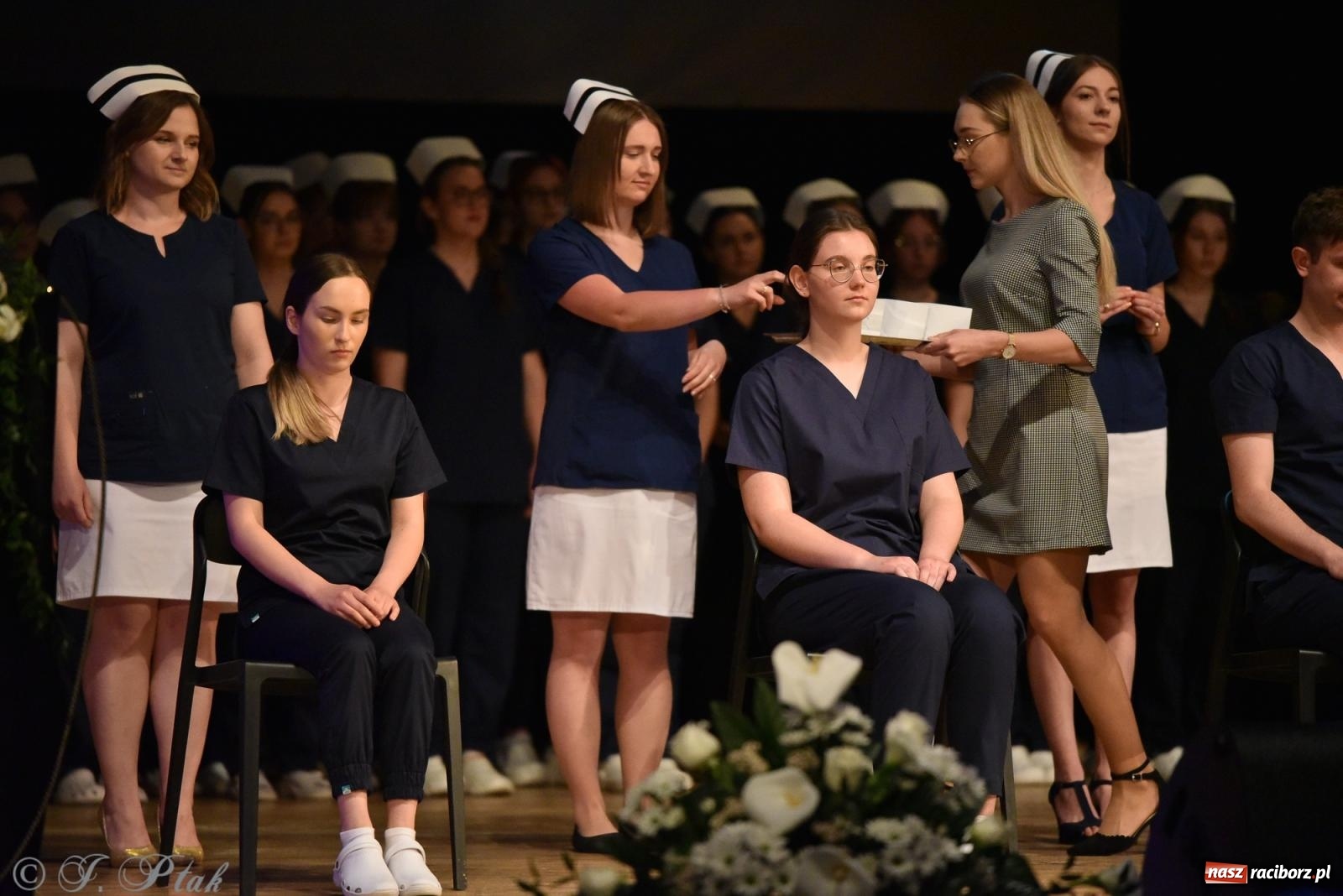 Zdjęcie w galerii na portalu naszraciborz.pl: Pierwszy stopień wtajemniczenia. Czepkowanie w raciborskiej ANS [FOTO i WIDEO] wiadomości z regionu