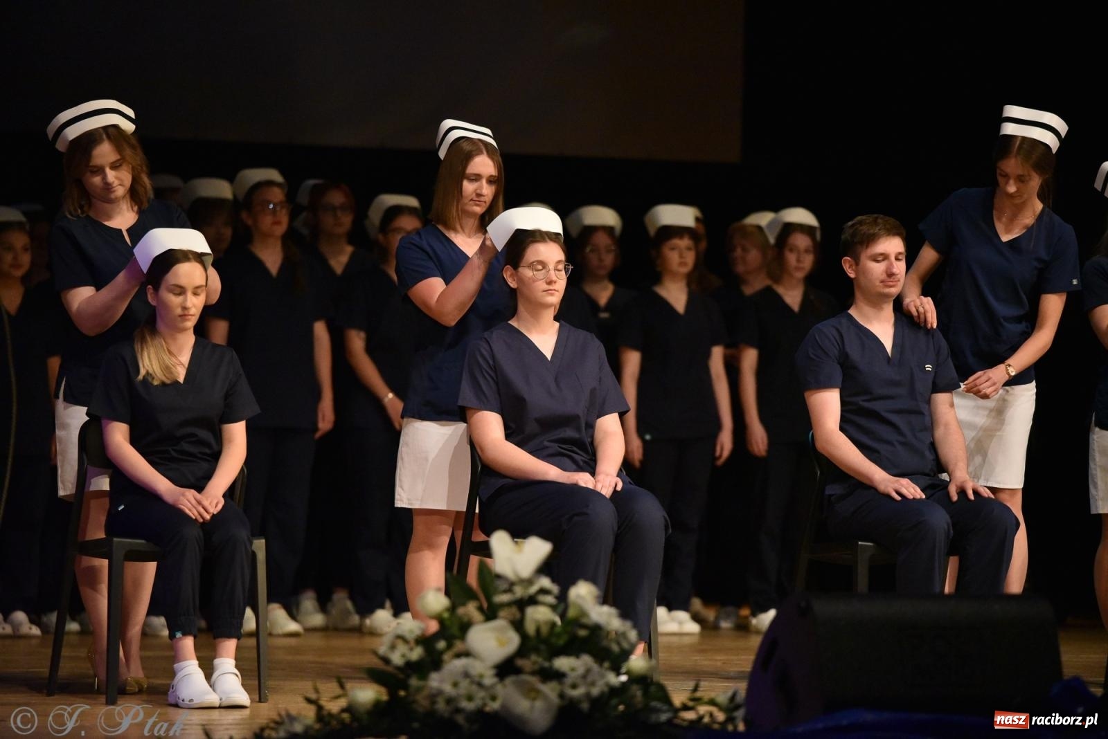 Zdjęcie w galerii na portalu naszraciborz.pl: Pierwszy stopień wtajemniczenia. Czepkowanie w raciborskiej ANS [FOTO i WIDEO] wiadomości z regionu