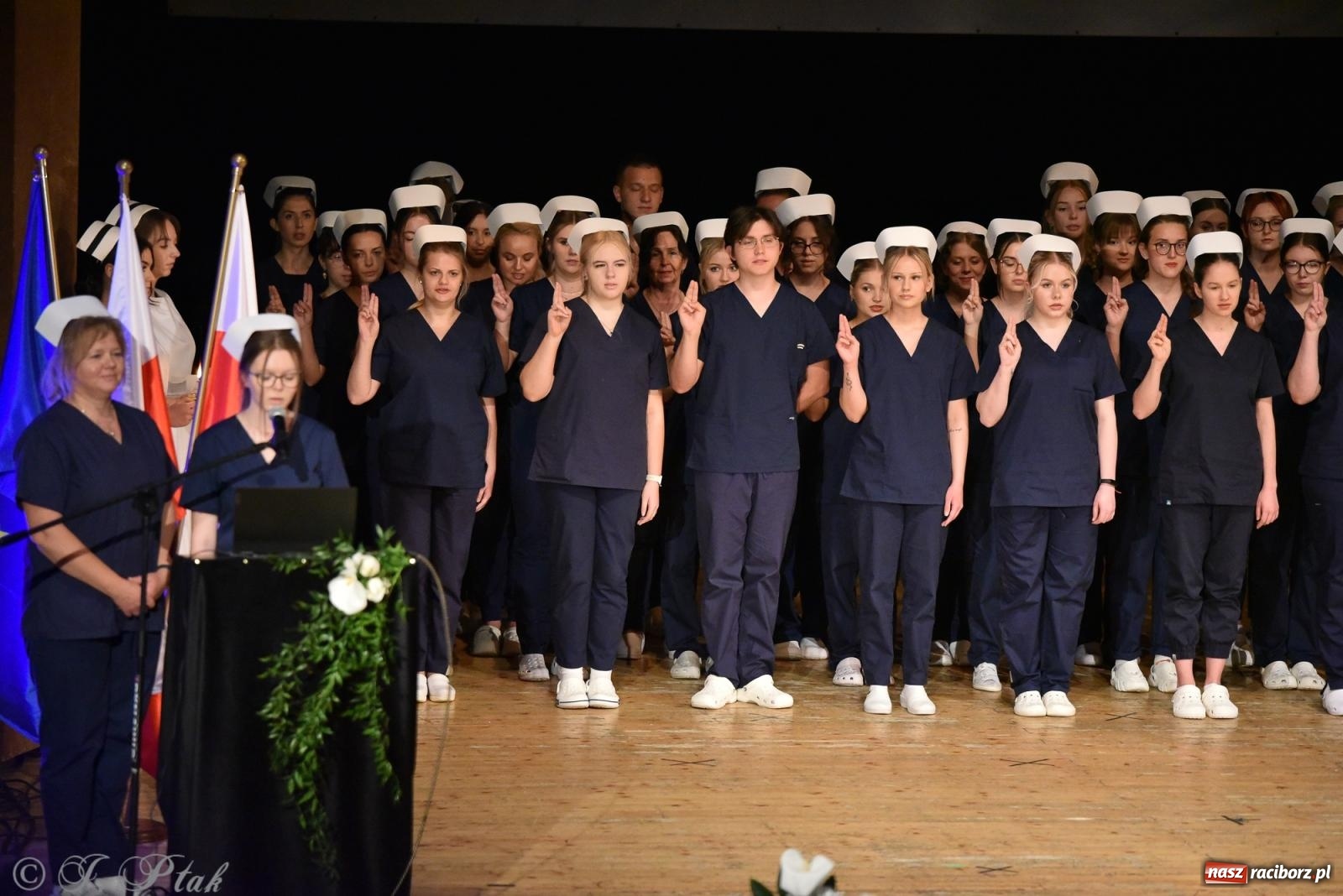 Zdjęcie w galerii na portalu naszraciborz.pl: Pierwszy stopień wtajemniczenia. Czepkowanie w raciborskiej ANS [FOTO i WIDEO] wiadomości z regionu