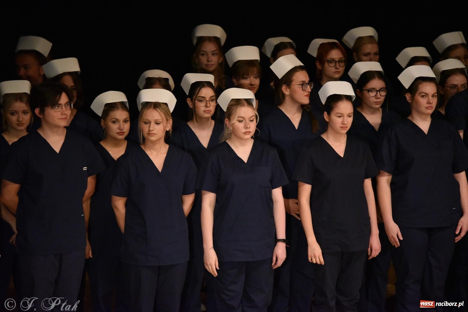 Zdjęcie w galerii na portalu naszraciborz.pl: Pierwszy stopień wtajemniczenia. Czepkowanie w raciborskiej ANS [FOTO i WIDEO] wiadomości z regionu