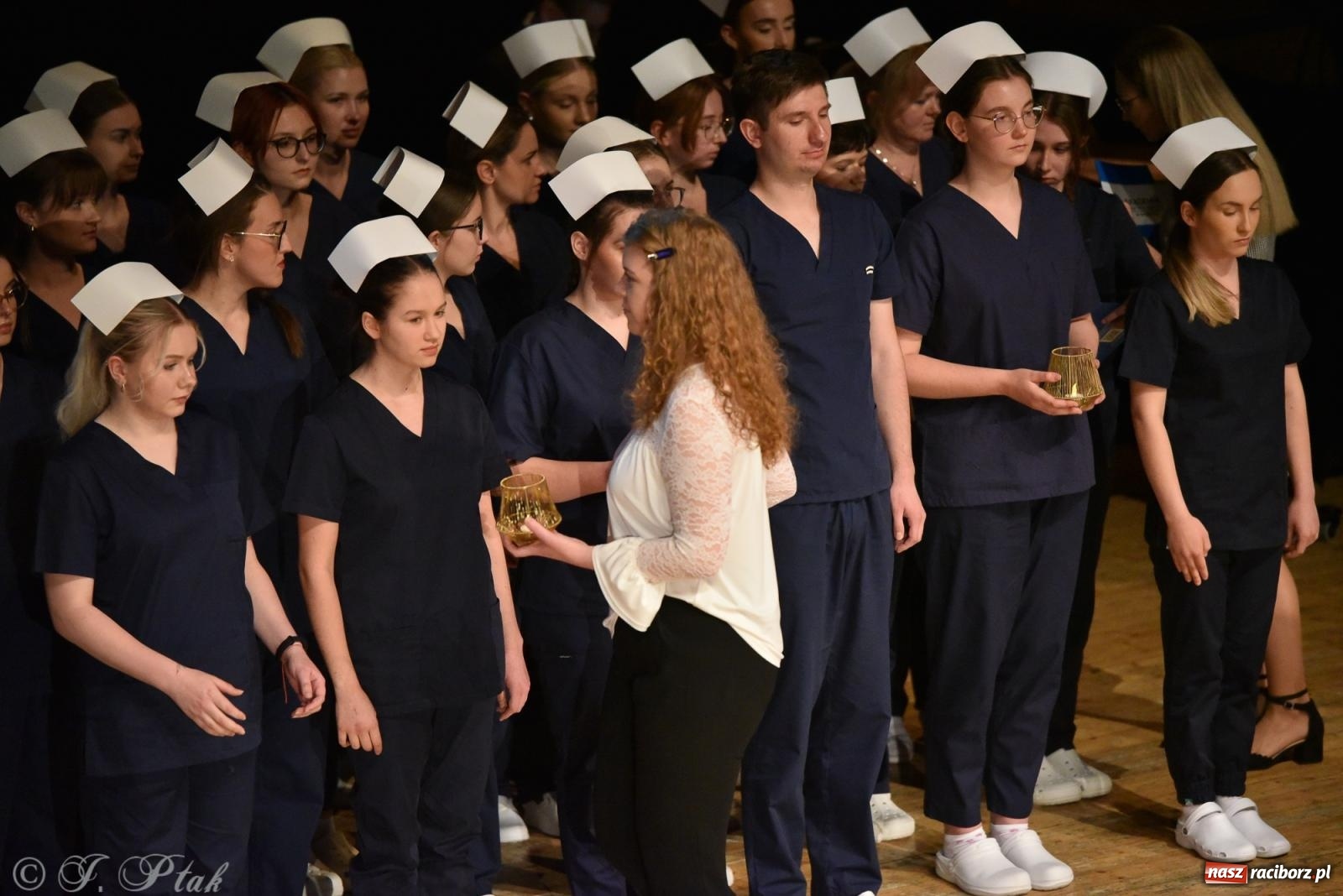 Zdjęcie w galerii na portalu naszraciborz.pl: Pierwszy stopień wtajemniczenia. Czepkowanie w raciborskiej ANS [FOTO i WIDEO] wiadomości z regionu