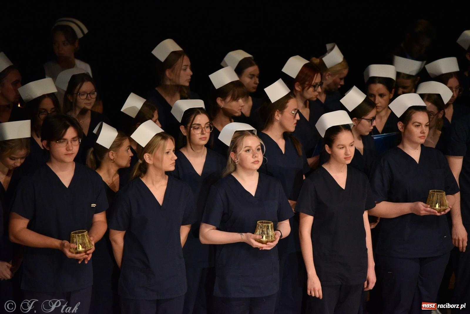 Zdjęcie w galerii na portalu naszraciborz.pl: Pierwszy stopień wtajemniczenia. Czepkowanie w raciborskiej ANS [FOTO i WIDEO] wiadomości z regionu