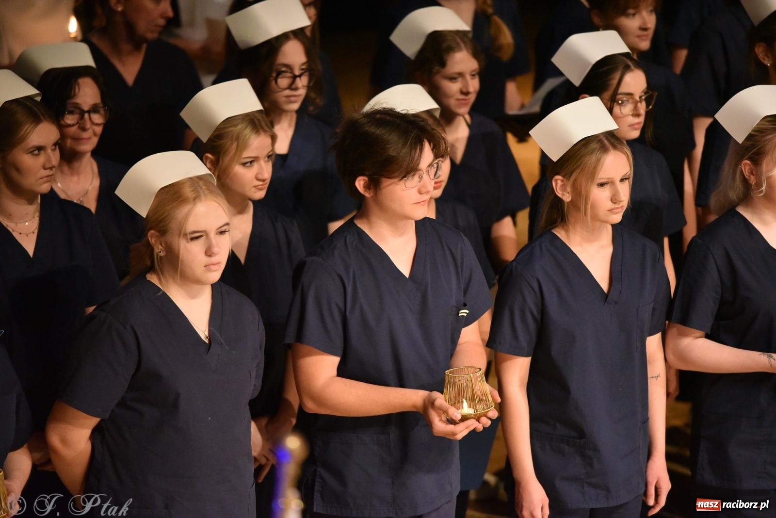 Zdjęcie w galerii na portalu naszraciborz.pl: Pierwszy stopień wtajemniczenia. Czepkowanie w raciborskiej ANS [FOTO i WIDEO] wiadomości z regionu