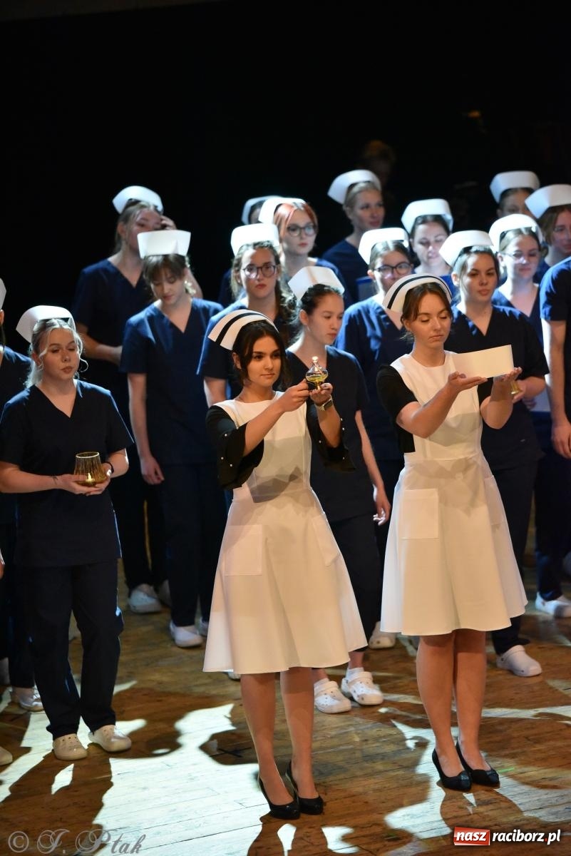 Zdjęcie w galerii na portalu naszraciborz.pl: Pierwszy stopień wtajemniczenia. Czepkowanie w raciborskiej ANS [FOTO i WIDEO] wiadomości z regionu