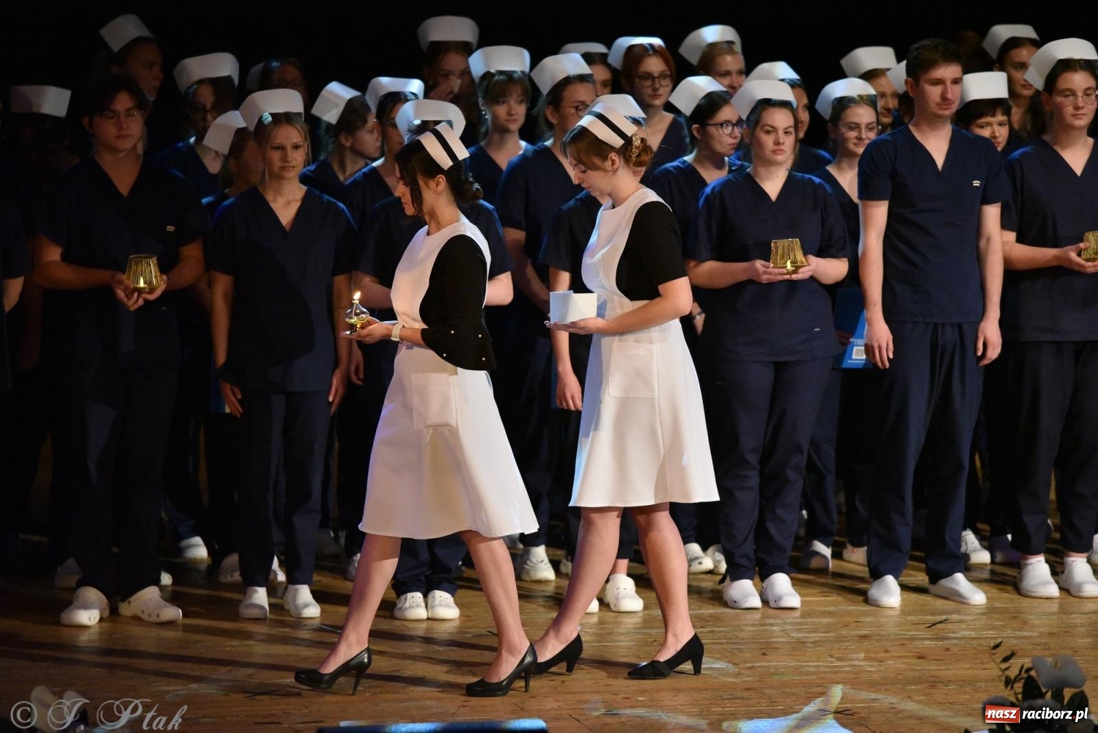 Zdjęcie w galerii na portalu naszraciborz.pl: Pierwszy stopień wtajemniczenia. Czepkowanie w raciborskiej ANS [FOTO i WIDEO] wiadomości z regionu