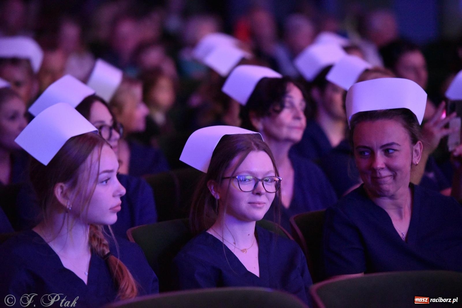 Zdjęcie w galerii na portalu naszraciborz.pl: Pierwszy stopień wtajemniczenia. Czepkowanie w raciborskiej ANS [FOTO i WIDEO] wiadomości z regionu