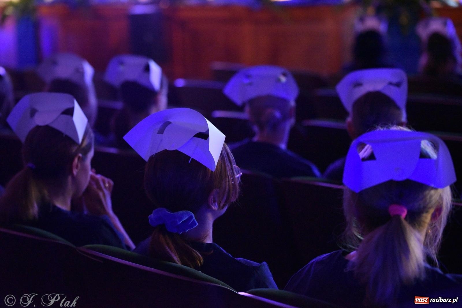 Zdjęcie w galerii na portalu naszraciborz.pl: Pierwszy stopień wtajemniczenia. Czepkowanie w raciborskiej ANS [FOTO i WIDEO] wiadomości z regionu