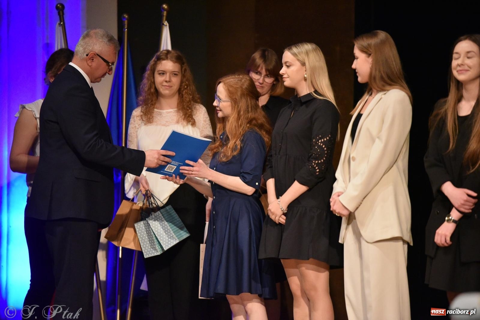 Zdjęcie w galerii na portalu naszraciborz.pl: Pierwszy stopień wtajemniczenia. Czepkowanie w raciborskiej ANS [FOTO i WIDEO] wiadomości z regionu