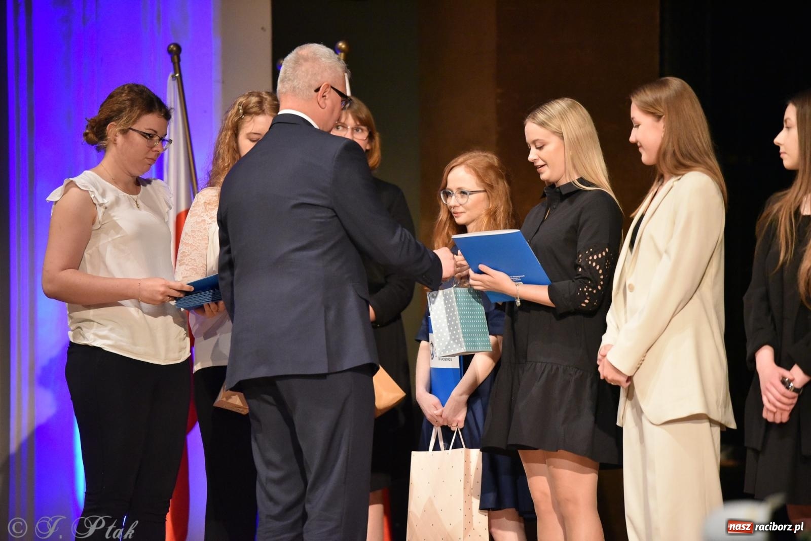 Zdjęcie w galerii na portalu naszraciborz.pl: Pierwszy stopień wtajemniczenia. Czepkowanie w raciborskiej ANS [FOTO i WIDEO] wiadomości z regionu