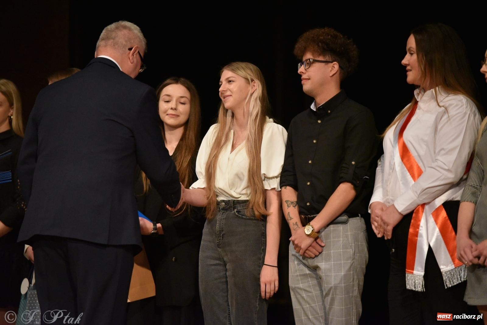 Zdjęcie w galerii na portalu naszraciborz.pl: Pierwszy stopień wtajemniczenia. Czepkowanie w raciborskiej ANS [FOTO i WIDEO] wiadomości z regionu