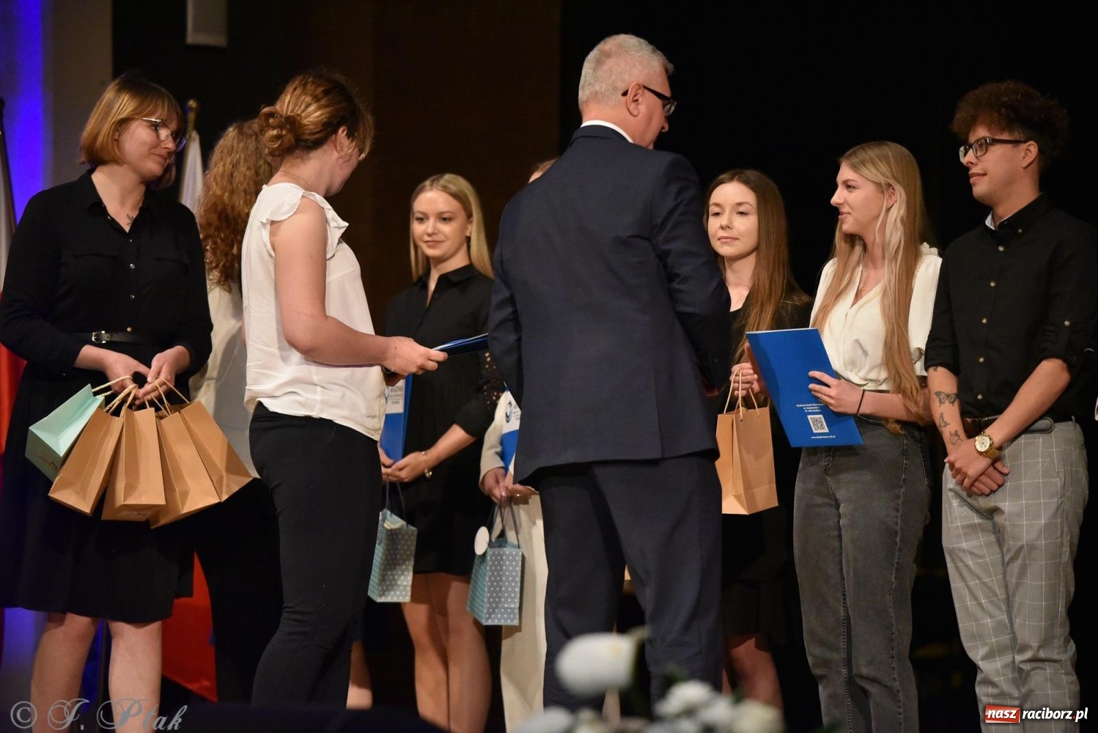 Zdjęcie w galerii na portalu naszraciborz.pl: Pierwszy stopień wtajemniczenia. Czepkowanie w raciborskiej ANS [FOTO i WIDEO] wiadomości z regionu