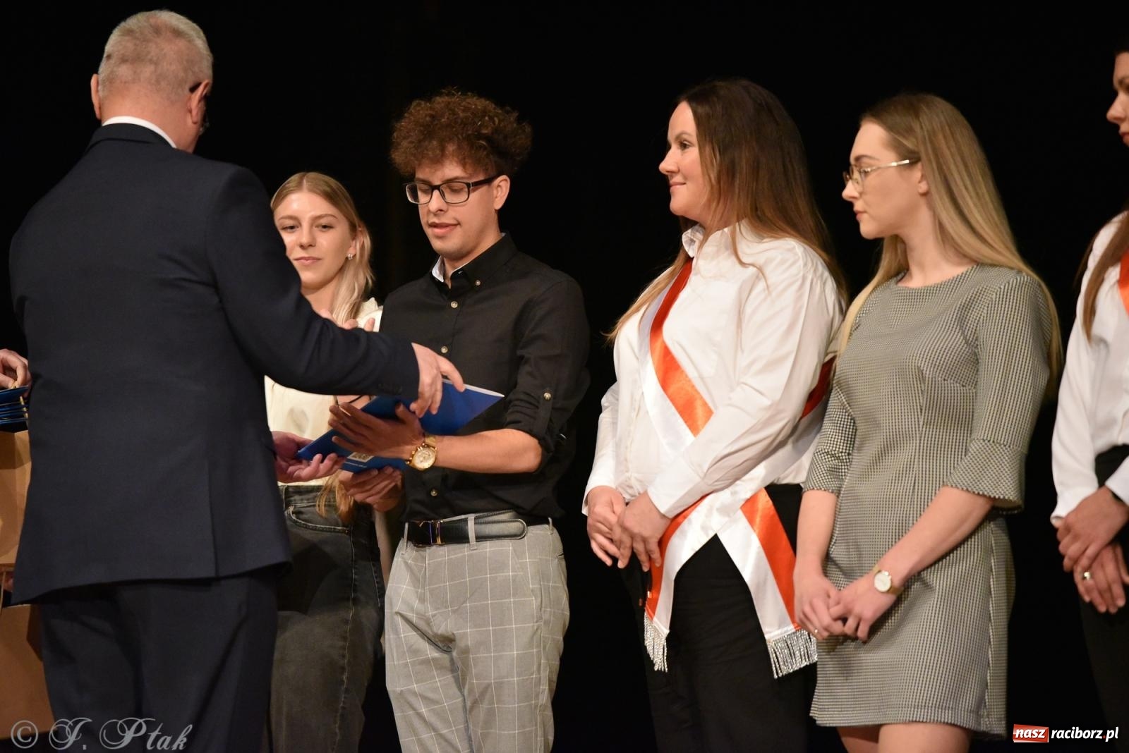 Zdjęcie w galerii na portalu naszraciborz.pl: Pierwszy stopień wtajemniczenia. Czepkowanie w raciborskiej ANS [FOTO i WIDEO] wiadomości z regionu