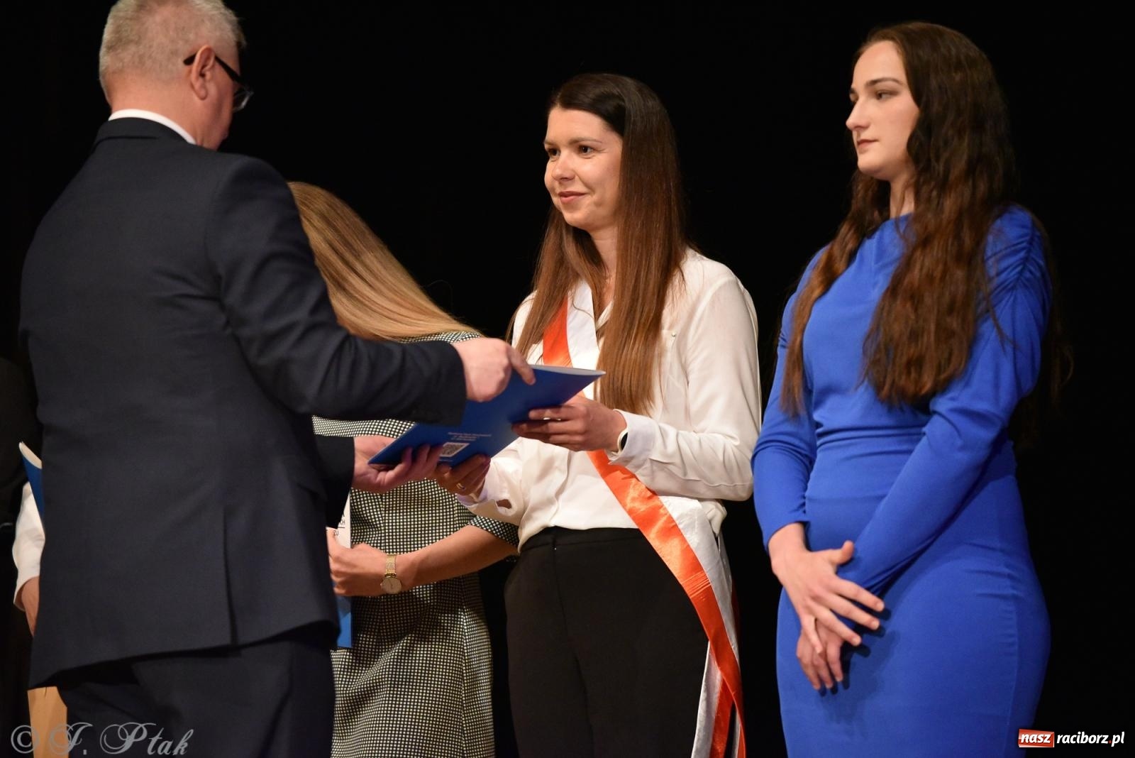 Zdjęcie w galerii na portalu naszraciborz.pl: Pierwszy stopień wtajemniczenia. Czepkowanie w raciborskiej ANS [FOTO i WIDEO] wiadomości z regionu