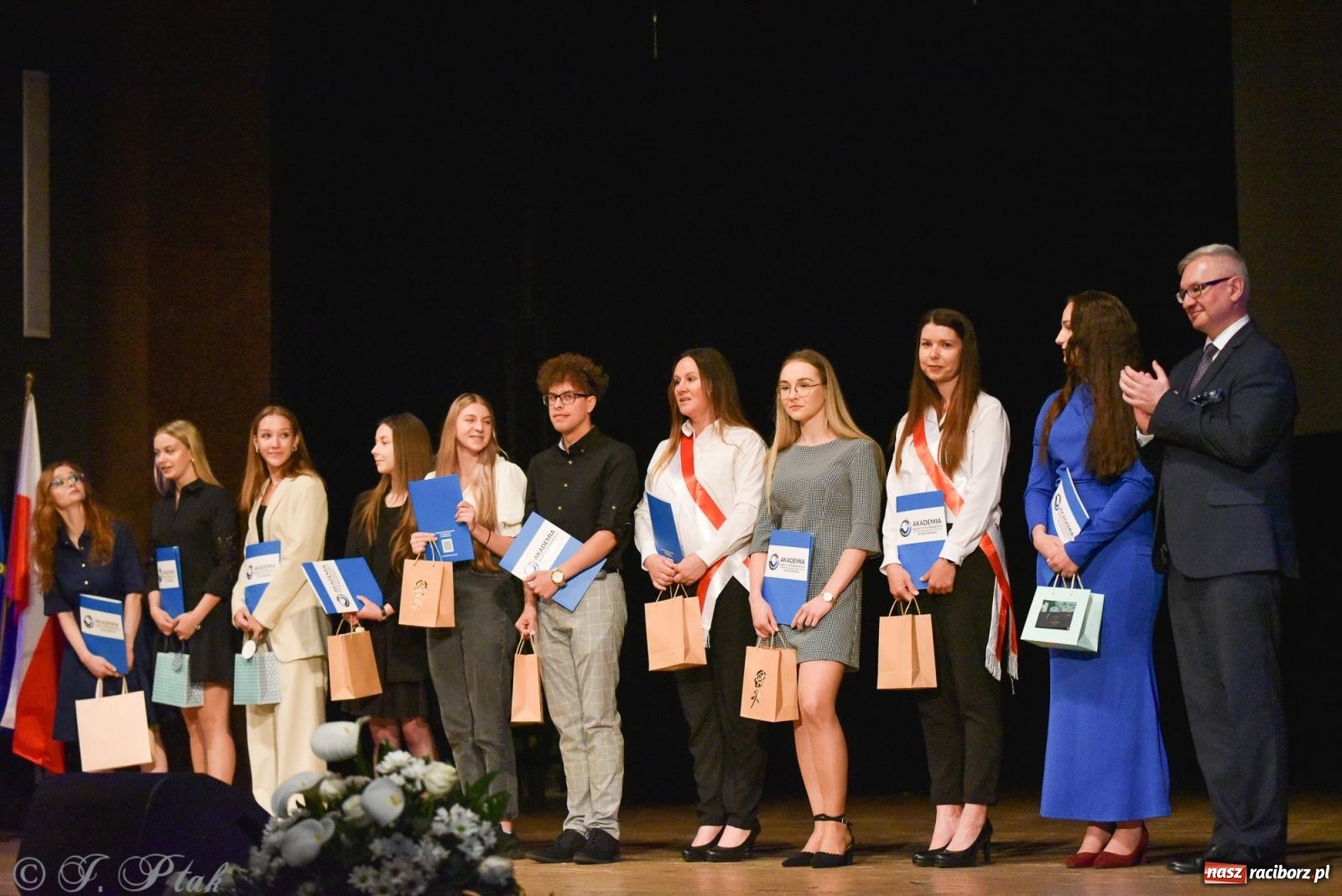 Zdjęcie w galerii na portalu naszraciborz.pl: Pierwszy stopień wtajemniczenia. Czepkowanie w raciborskiej ANS [FOTO i WIDEO] wiadomości z regionu