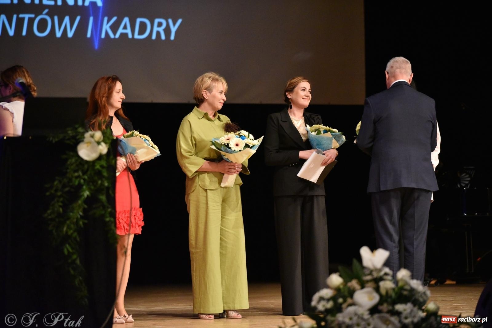 Zdjęcie w galerii na portalu naszraciborz.pl: Pierwszy stopień wtajemniczenia. Czepkowanie w raciborskiej ANS [FOTO i WIDEO] wiadomości z regionu