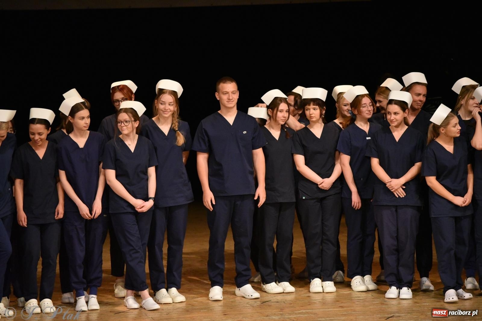 Zdjęcie w galerii na portalu naszraciborz.pl: Pierwszy stopień wtajemniczenia. Czepkowanie w raciborskiej ANS [FOTO i WIDEO] wiadomości z regionu