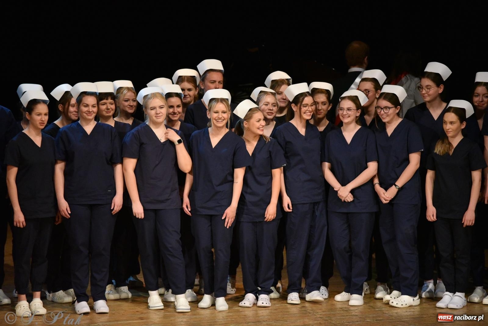 Zdjęcie w galerii na portalu naszraciborz.pl: Pierwszy stopień wtajemniczenia. Czepkowanie w raciborskiej ANS [FOTO i WIDEO] wiadomości z regionu