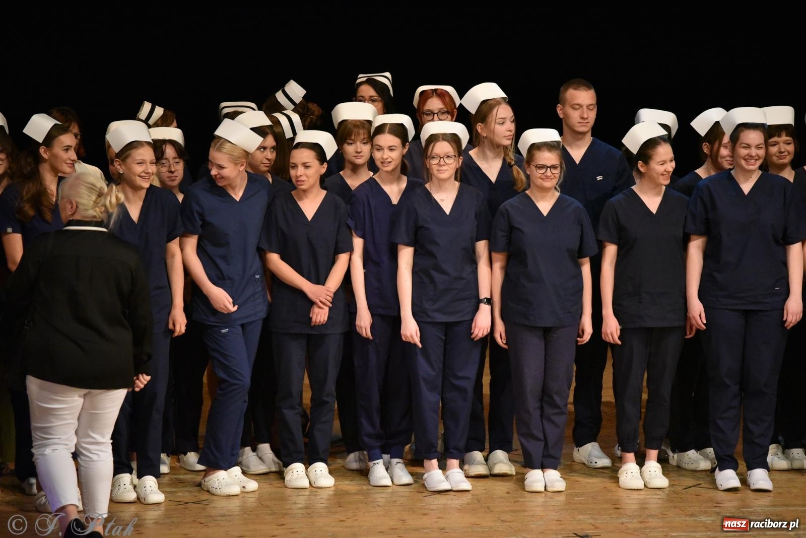 Zdjęcie w galerii na portalu naszraciborz.pl: Pierwszy stopień wtajemniczenia. Czepkowanie w raciborskiej ANS [FOTO i WIDEO] wiadomości z regionu