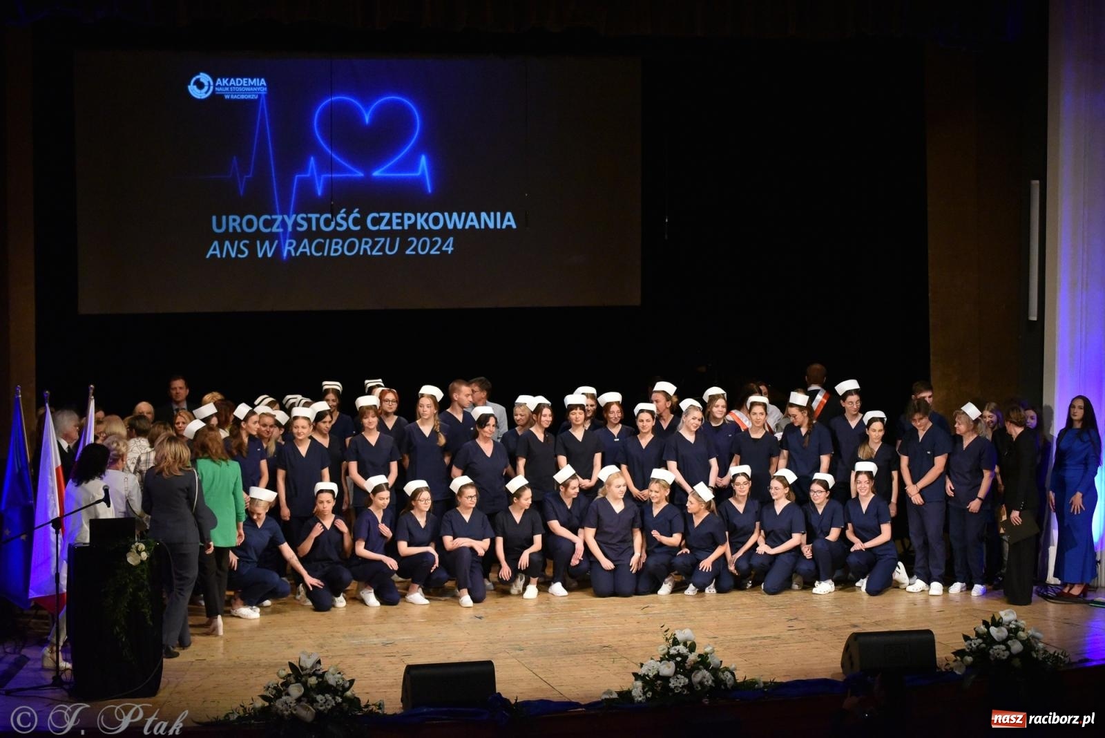 Zdjęcie w galerii na portalu naszraciborz.pl: Pierwszy stopień wtajemniczenia. Czepkowanie w raciborskiej ANS [FOTO i WIDEO] wiadomości z regionu