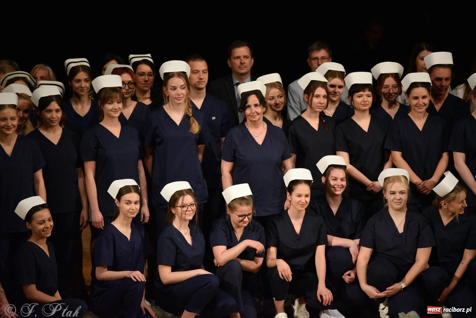 Zdjęcie w galerii na portalu naszraciborz.pl: Pierwszy stopień wtajemniczenia. Czepkowanie w raciborskiej ANS [FOTO i WIDEO] wiadomości z regionu