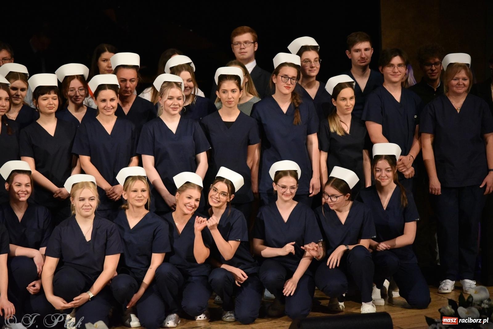 Zdjęcie w galerii na portalu naszraciborz.pl: Pierwszy stopień wtajemniczenia. Czepkowanie w raciborskiej ANS [FOTO i WIDEO] wiadomości z regionu