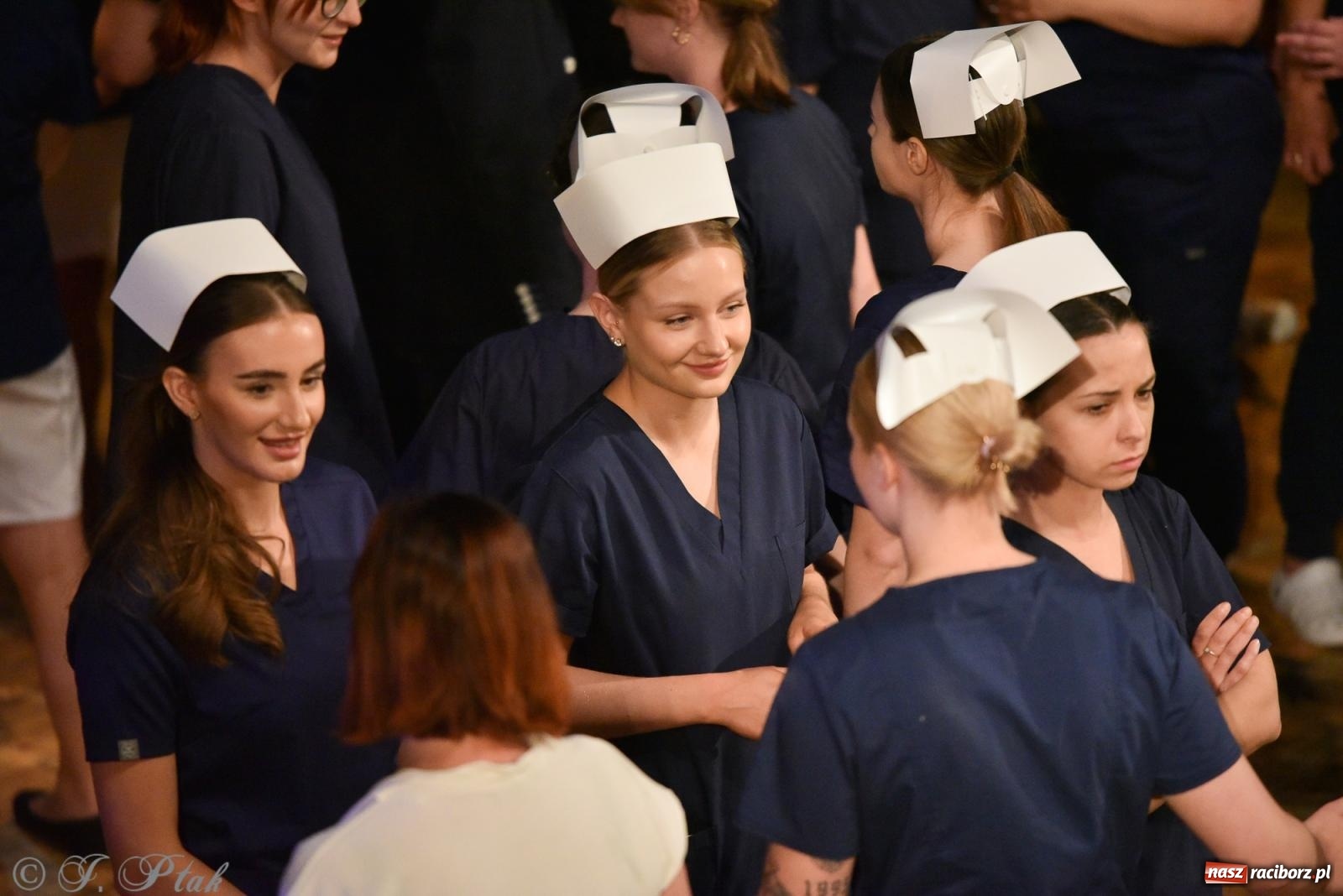 Zdjęcie w galerii na portalu naszraciborz.pl: Pierwszy stopień wtajemniczenia. Czepkowanie w raciborskiej ANS [FOTO i WIDEO] wiadomości z regionu