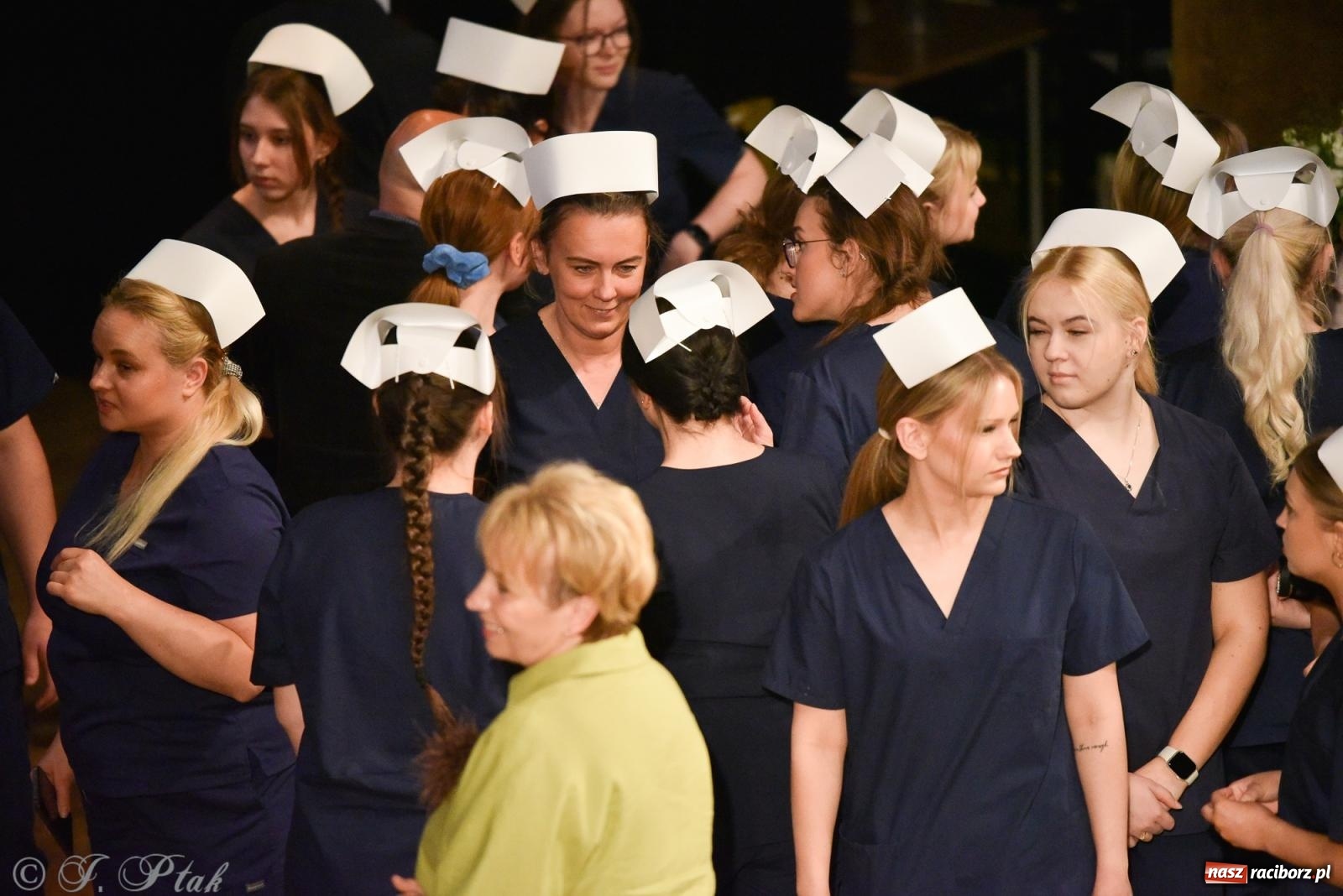 Zdjęcie w galerii na portalu naszraciborz.pl: Pierwszy stopień wtajemniczenia. Czepkowanie w raciborskiej ANS [FOTO i WIDEO] wiadomości z regionu