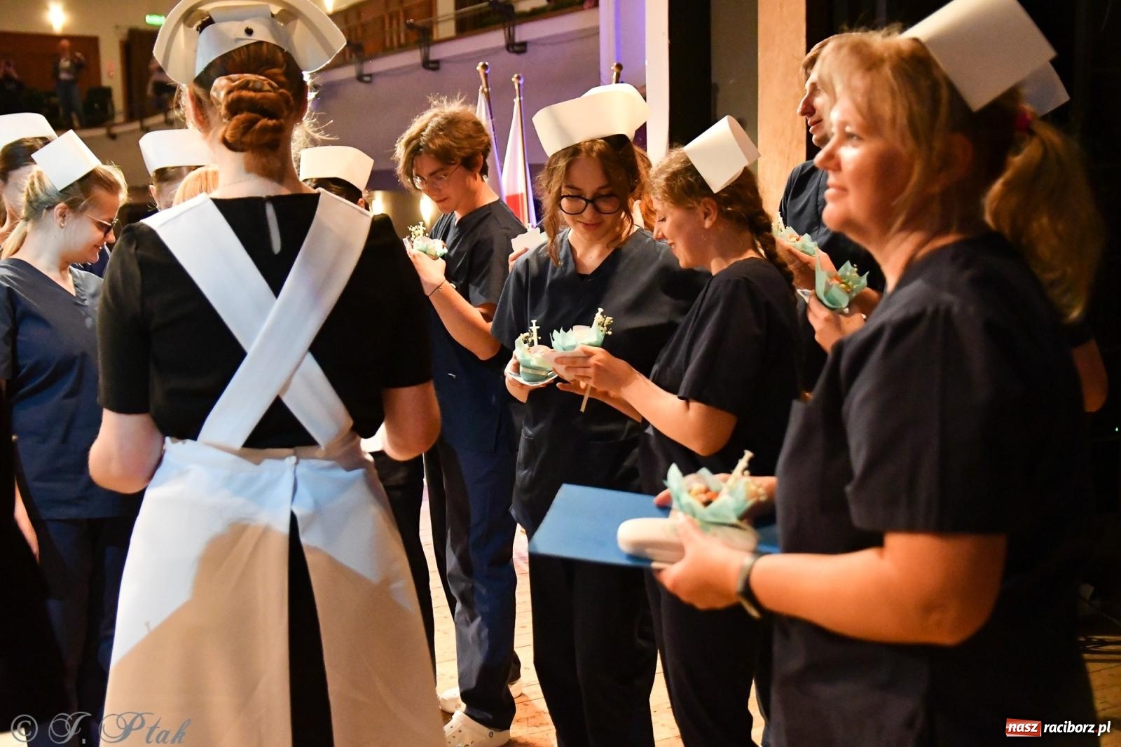 Zdjęcie w galerii na portalu naszraciborz.pl: Pierwszy stopień wtajemniczenia. Czepkowanie w raciborskiej ANS [FOTO i WIDEO] wiadomości z regionu