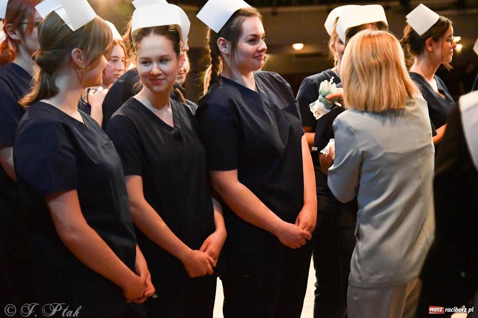 Zdjęcie w galerii na portalu naszraciborz.pl: Pierwszy stopień wtajemniczenia. Czepkowanie w raciborskiej ANS [FOTO i WIDEO] wiadomości z regionu