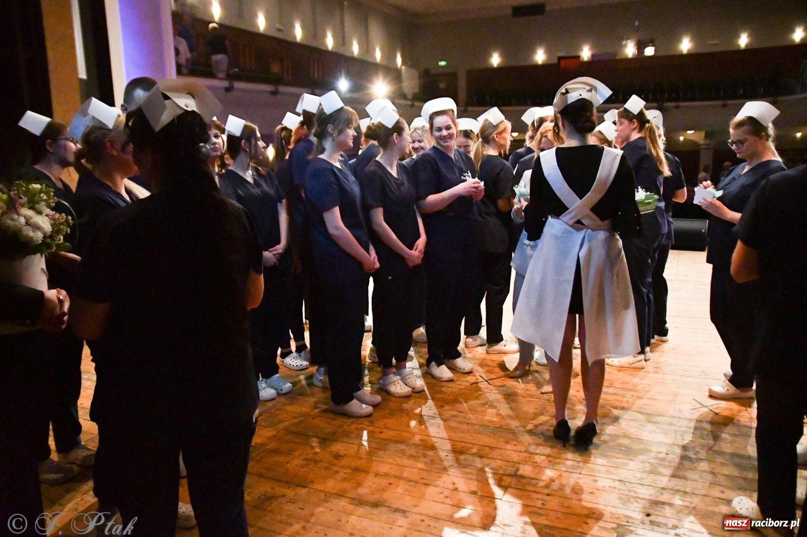 Zdjęcie w galerii na portalu naszraciborz.pl: Pierwszy stopień wtajemniczenia. Czepkowanie w raciborskiej ANS [FOTO i WIDEO] wiadomości z regionu