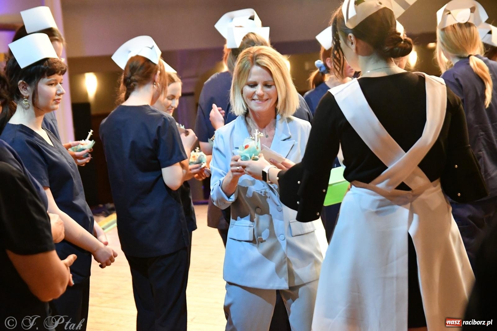 Zdjęcie w galerii na portalu naszraciborz.pl: Pierwszy stopień wtajemniczenia. Czepkowanie w raciborskiej ANS [FOTO i WIDEO] wiadomości z regionu