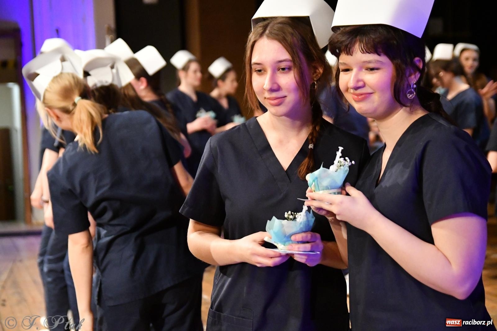 Zdjęcie w galerii na portalu naszraciborz.pl: Pierwszy stopień wtajemniczenia. Czepkowanie w raciborskiej ANS [FOTO i WIDEO] wiadomości z regionu