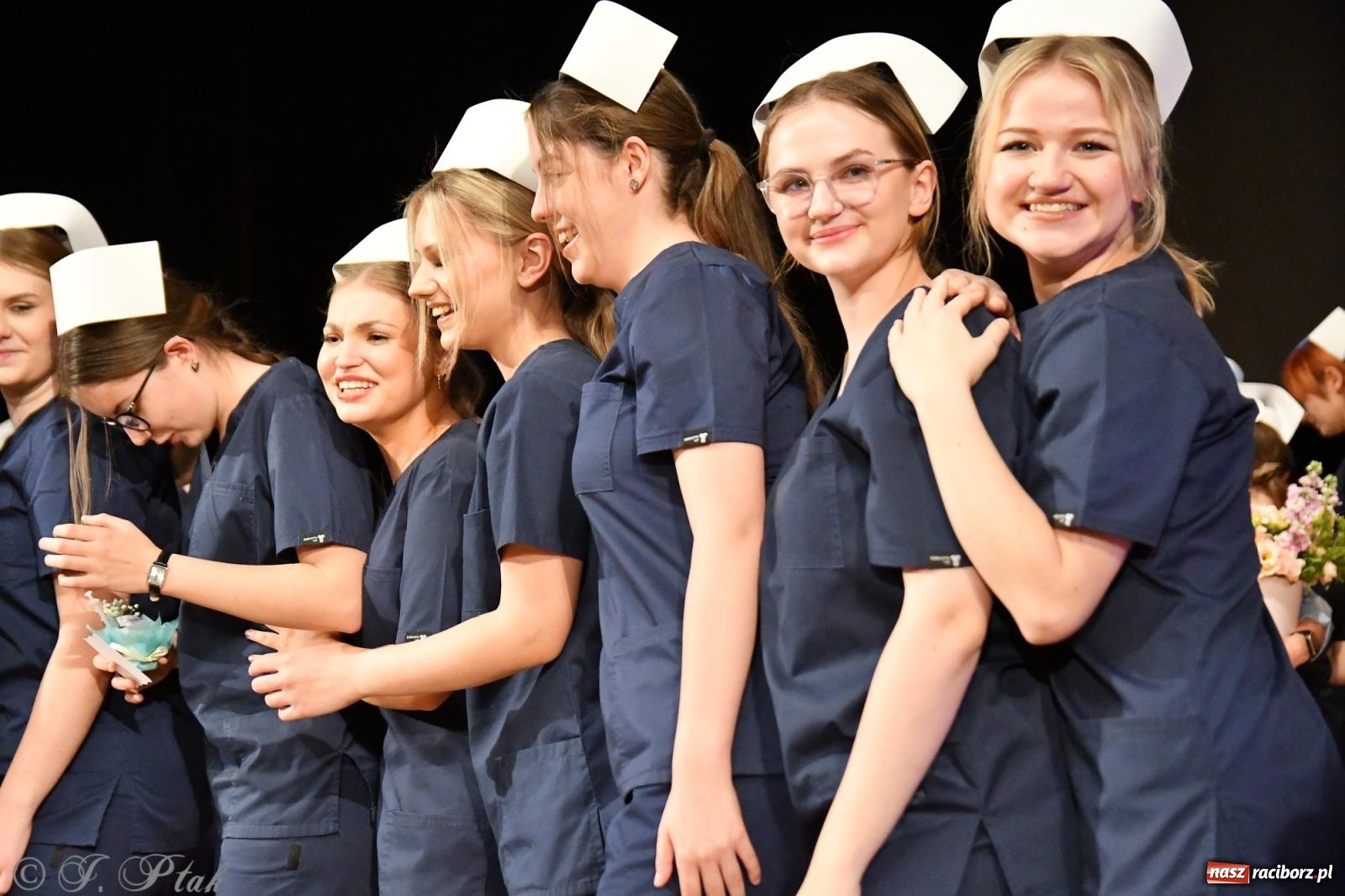 Zdjęcie w galerii na portalu naszraciborz.pl: Pierwszy stopień wtajemniczenia. Czepkowanie w raciborskiej ANS [FOTO i WIDEO] wiadomości z regionu