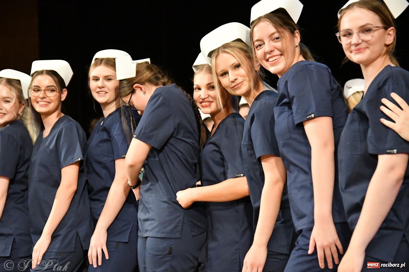 Zdjęcie w galerii na portalu naszraciborz.pl: Pierwszy stopień wtajemniczenia. Czepkowanie w raciborskiej ANS [FOTO i WIDEO] wiadomości z regionu