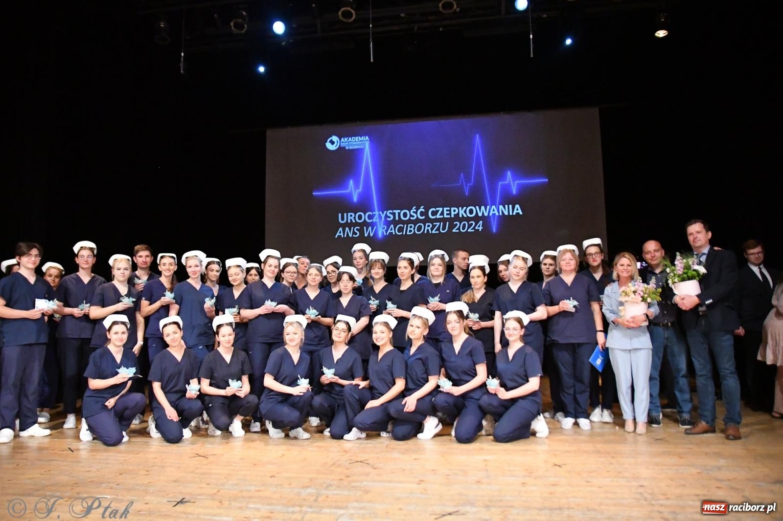 Zdjęcie w galerii na portalu naszraciborz.pl: Pierwszy stopień wtajemniczenia. Czepkowanie w raciborskiej ANS [FOTO i WIDEO] wiadomości z regionu