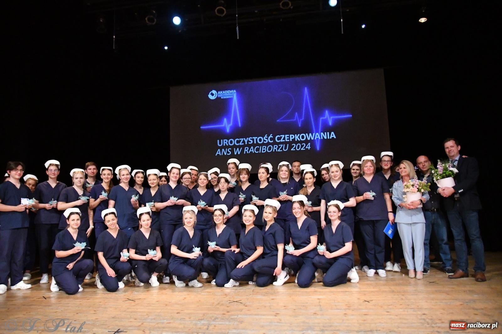 Zdjęcie w galerii na portalu naszraciborz.pl: Pierwszy stopień wtajemniczenia. Czepkowanie w raciborskiej ANS [FOTO i WIDEO] wiadomości z regionu