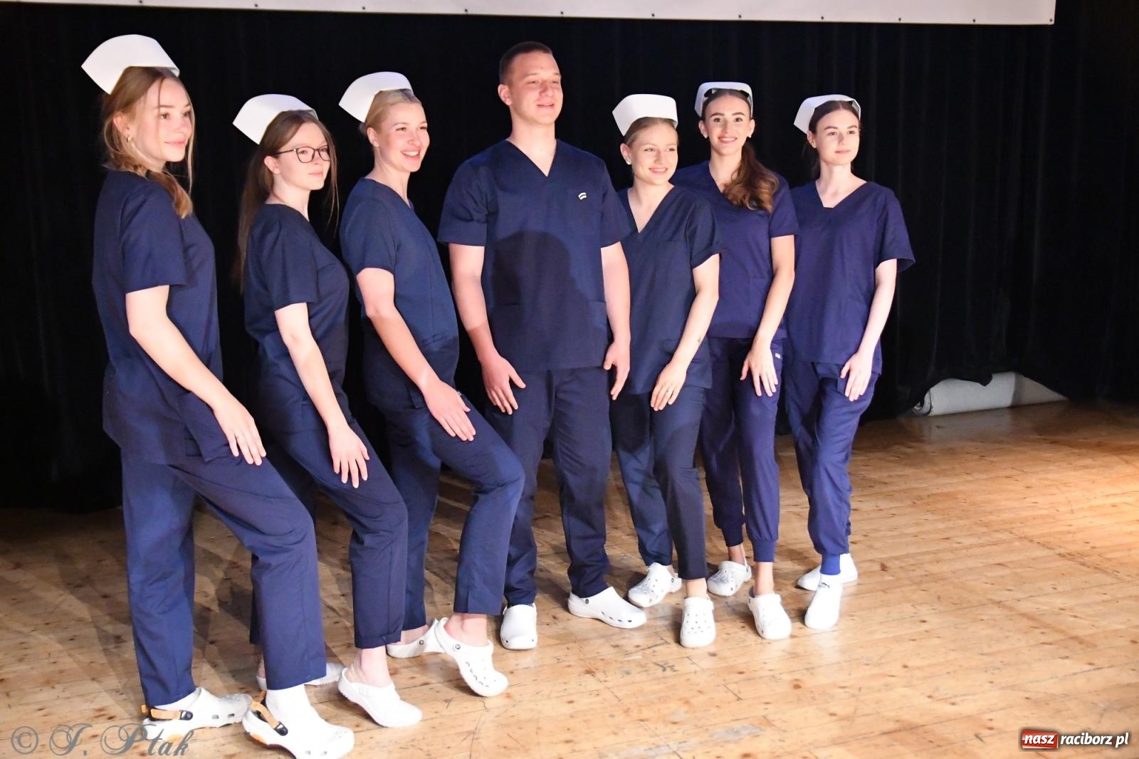 Zdjęcie w galerii na portalu naszraciborz.pl: Pierwszy stopień wtajemniczenia. Czepkowanie w raciborskiej ANS [FOTO i WIDEO] wiadomości z regionu