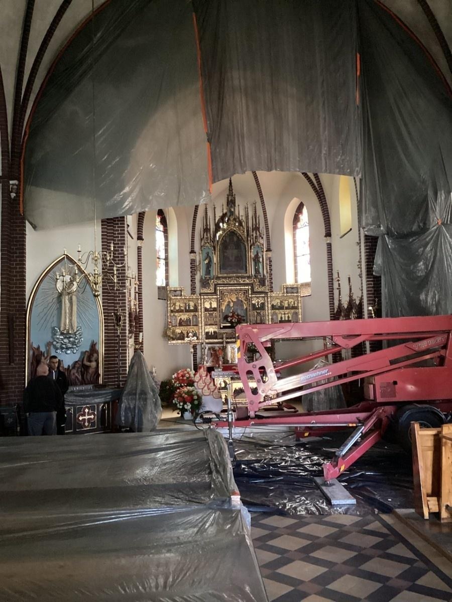 Zdjęcie w galerii na portalu naszraciborz.pl: Ruszyła renowacja wnętrza kościoła pw. Matki Bożej Różańcowej wiadomości z regionu