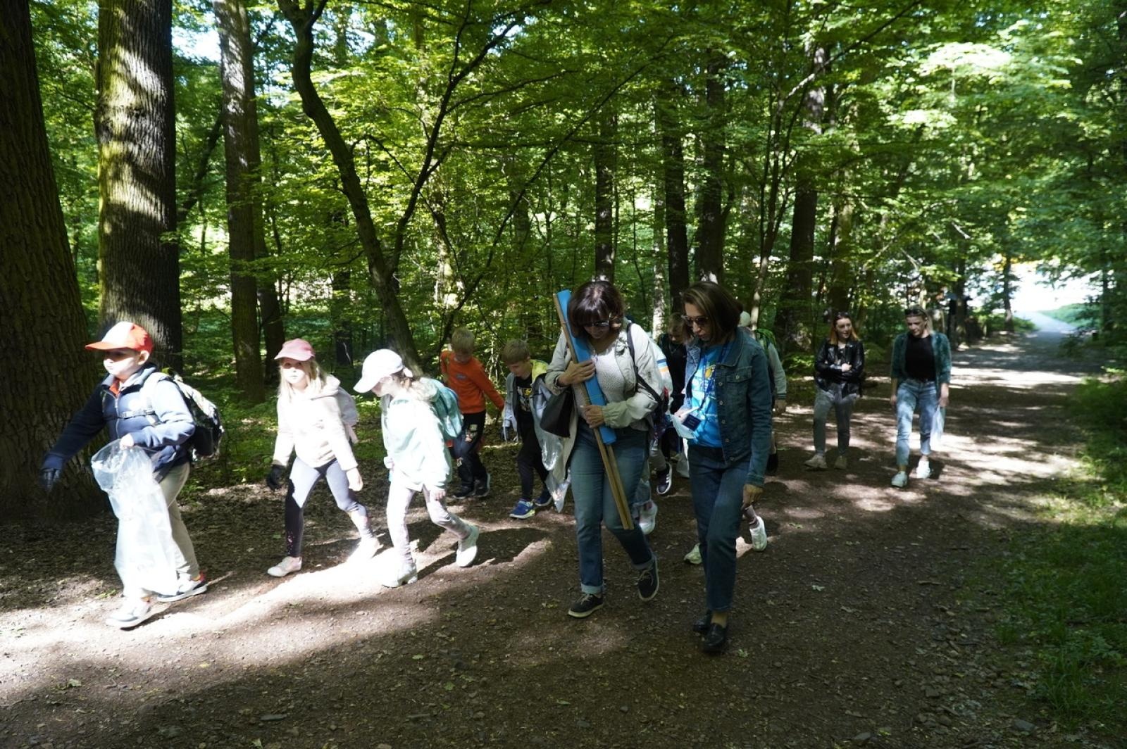 Zdjęcie w galerii na portalu naszraciborz.pl: Szkolny zespół antysmogowy odwiedził raciborskie Arboretum wiadomości z regionu