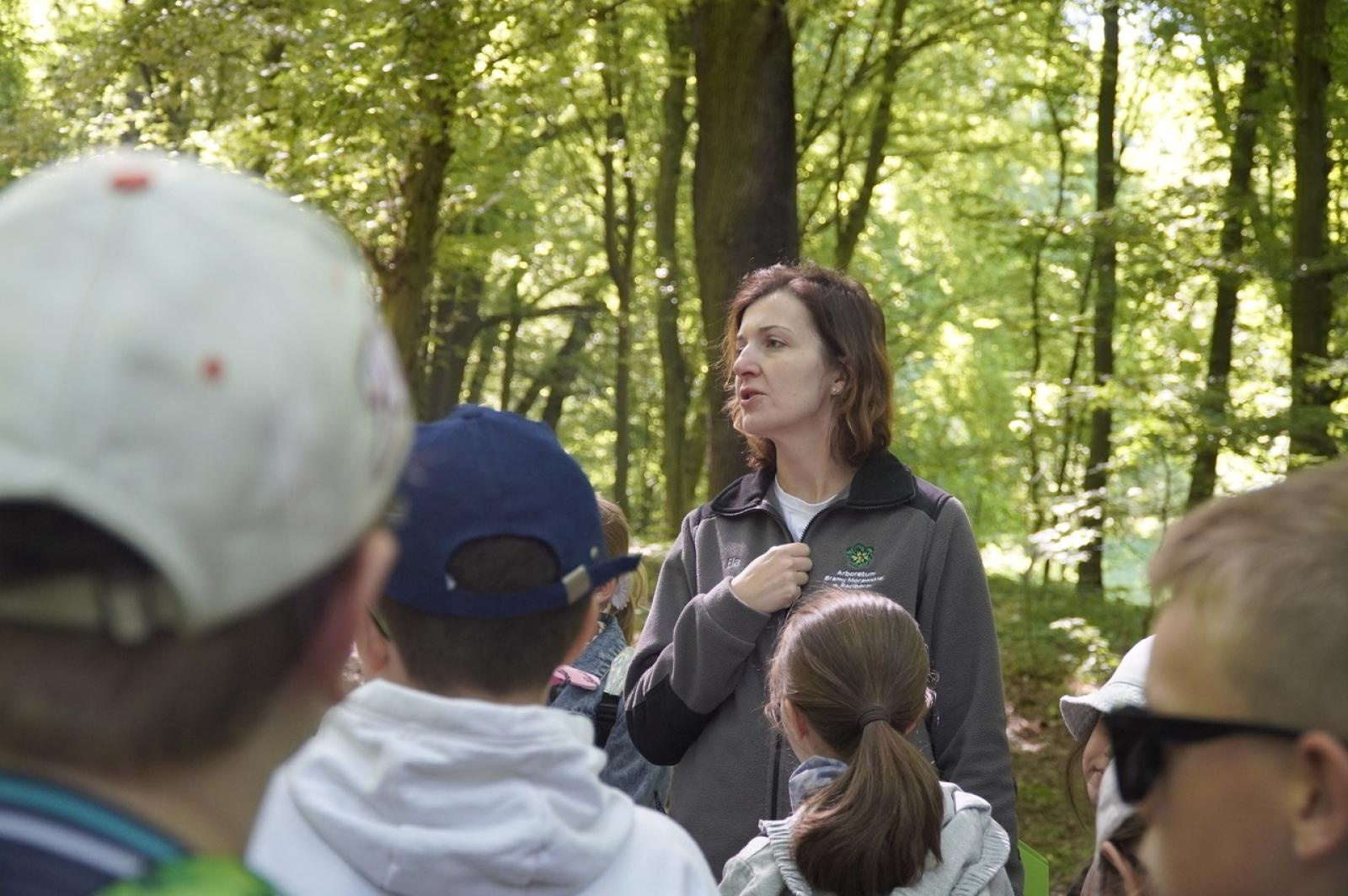 Zdjęcie w galerii na portalu naszraciborz.pl: Szkolny zespół antysmogowy odwiedził raciborskie Arboretum wiadomości z regionu