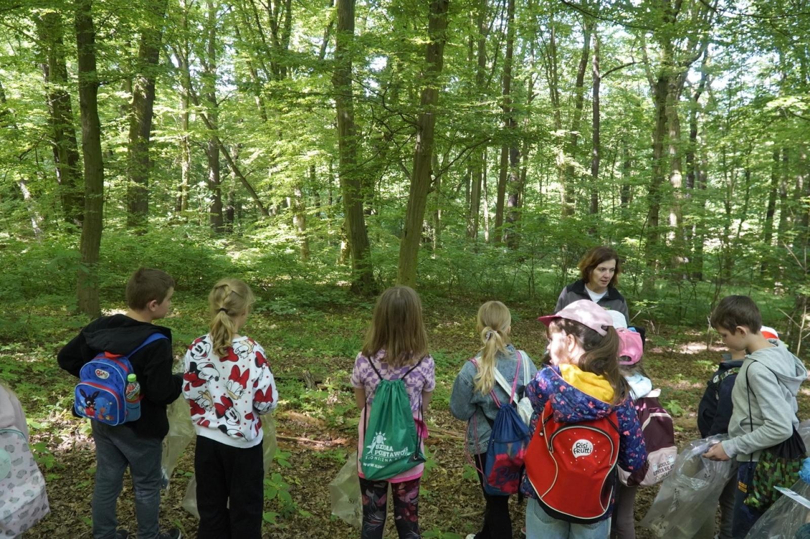 Zdjęcie w galerii na portalu naszraciborz.pl: Szkolny zespół antysmogowy odwiedził raciborskie Arboretum wiadomości z regionu