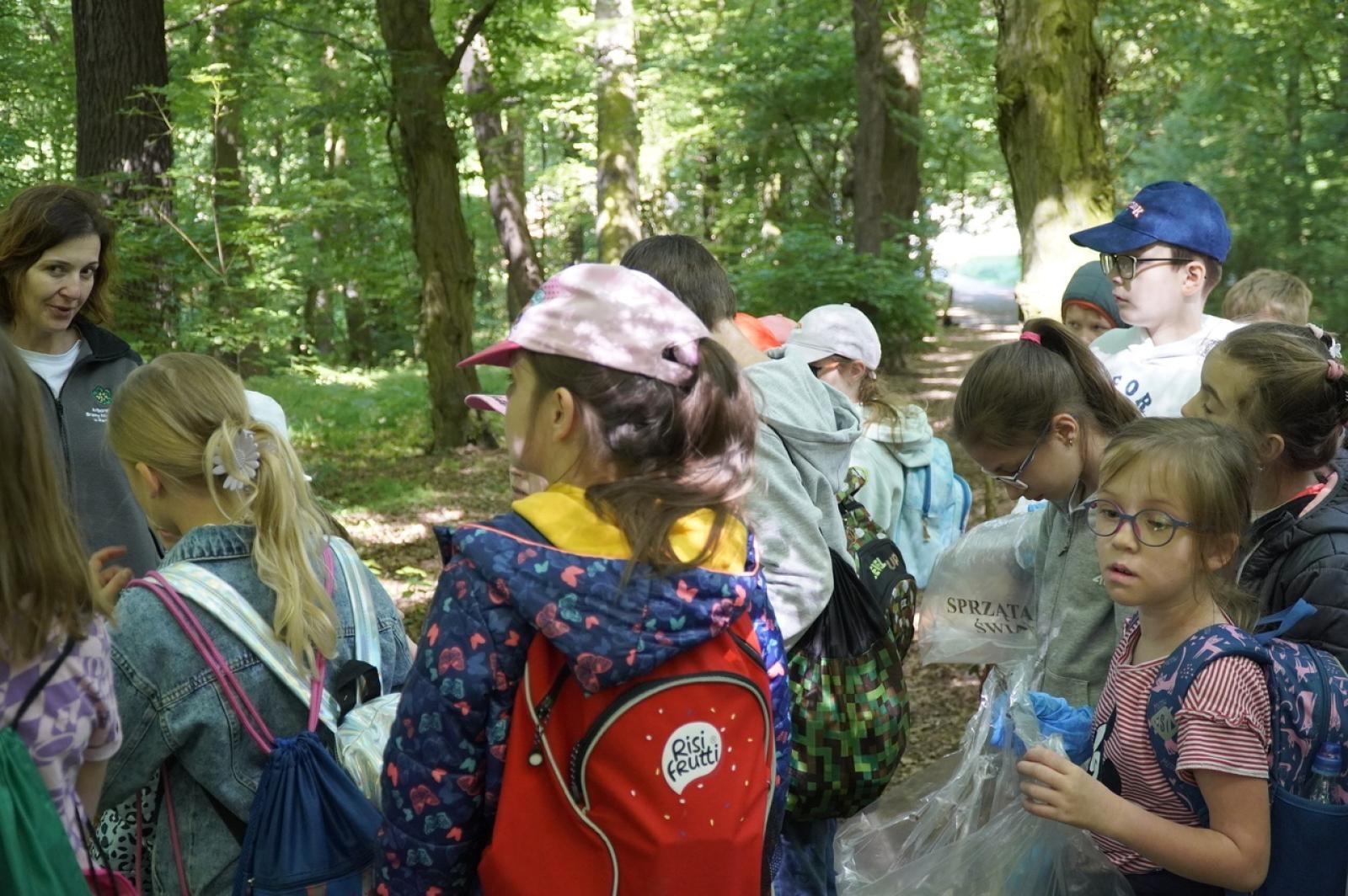 Zdjęcie w galerii na portalu naszraciborz.pl: Szkolny zespół antysmogowy odwiedził raciborskie Arboretum wiadomości z regionu